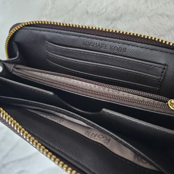 Michael Kors Jet Set Brown Wristlet Zipped Wallet - Picture 7 of 11